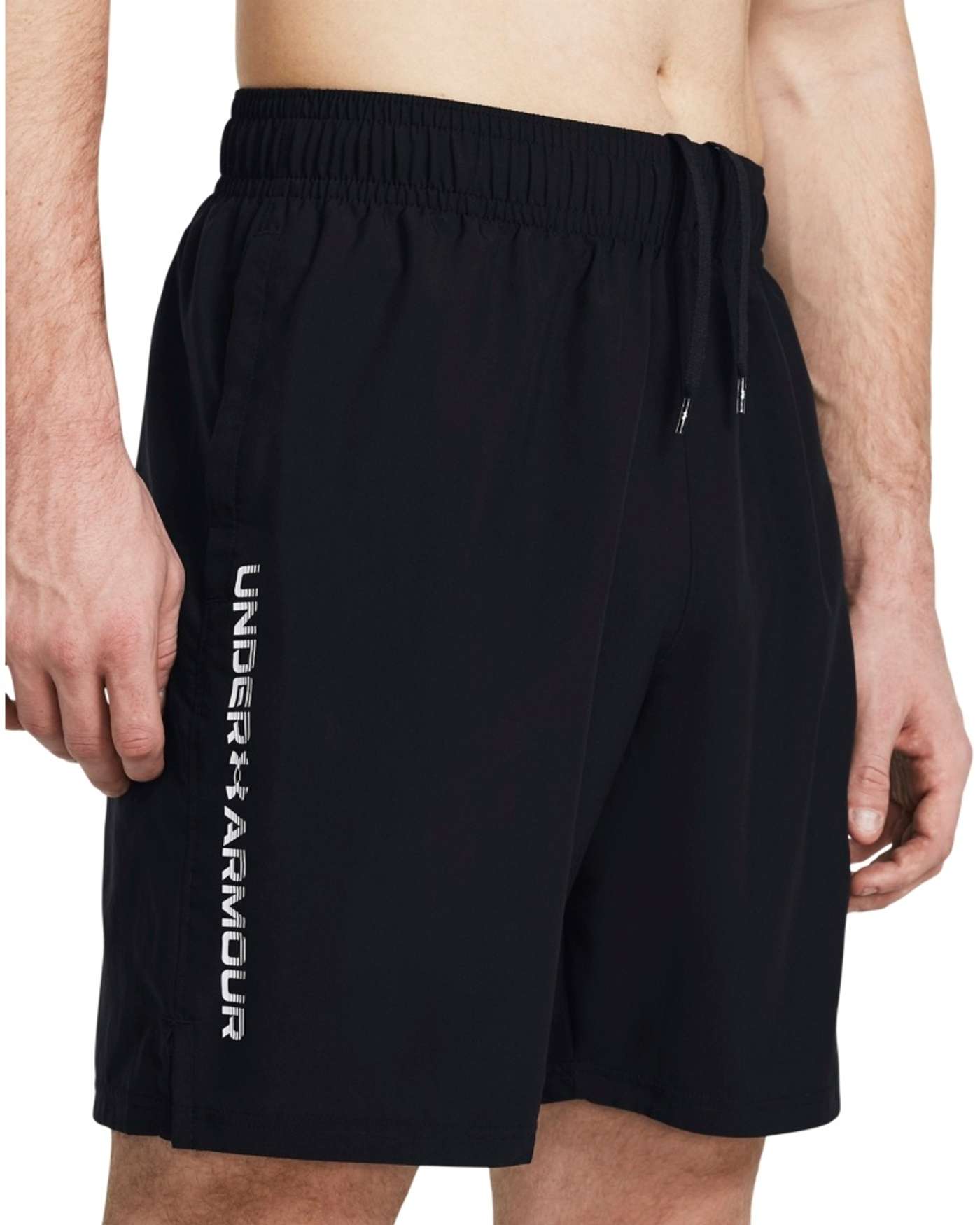 Мужские тренировочные шорты Under Armour 1383356 (размер см, цвет черный)