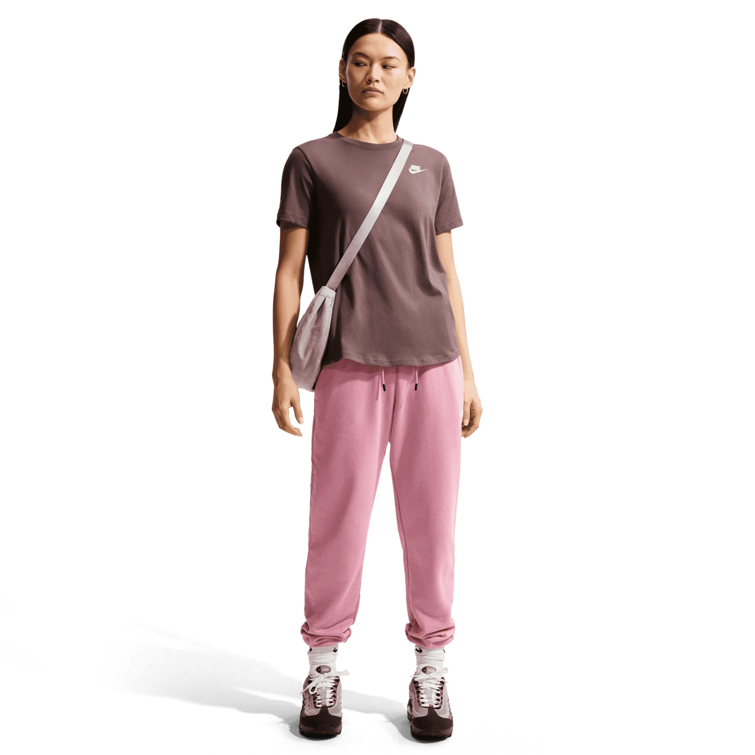 Футболка Nike Sportswear Club Essentials, женская футболка